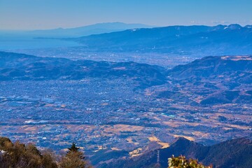 神奈川県秦野市の二ノ塔から南側の眺望(足柄上郡大井町,秦野市,小田原市,相模湾,山々など)