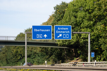 Autobahntafel auf A2, Abzweigung Arnheim, Emmerich, auf H&ouml;he Kreuz Oberhausen