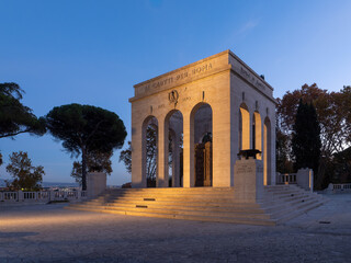 Obraz premium Monumental Arch at Janiculum Hill at Sunset, Rome