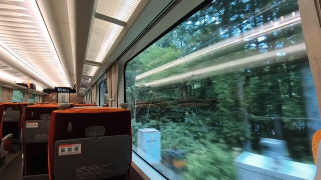 特急ひだの車内の様子と車窓から見た沿線の風景