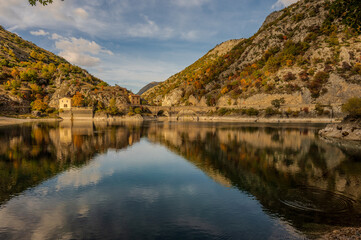 Fototapeta premium Lake San Domenico is an artificial lake in Abruzzo, in the municipality of Villalago (L'Aquila). Known for its emerald waters, it is located within the Sagittario Gorges.
