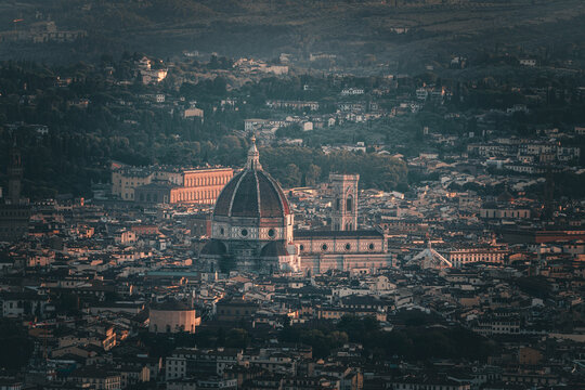 vue sur le duomo de Florence depuis Fiesole pendant un coucher de soleil