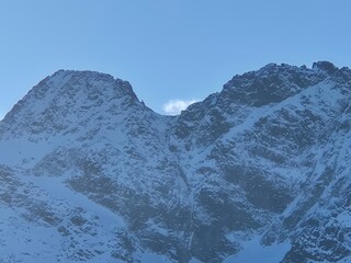 Tatry Wysokie - Polska - górskie szczyty zimą w promieniach słońca © Konrad