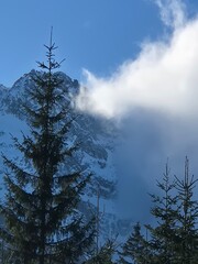 Tatry Wysokie - Polska - górskie szczyty zimą w promieniach słońca © Konrad