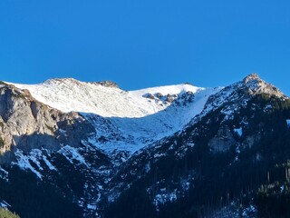 Tatry Wysokie - Polska - górskie szczyty zimą w promieniach słońca © Konrad