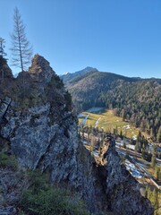 Zakopane - Polska - widok na Tatry z drogi na górę Nosal w zimę w piękny słoneczny dzień © Konrad