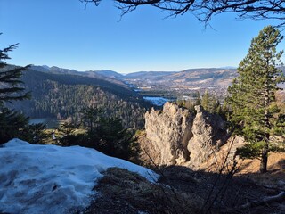 Zakopane - Polska - widok na Tatry z drogi na górę Nosal w zimę w piękny słoneczny dzień © Konrad