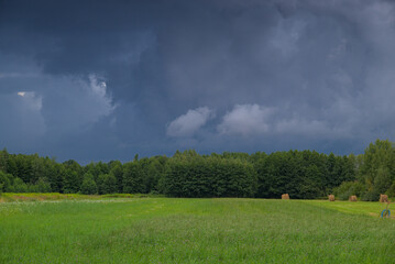 Ciemna chmura burzowa © Stefan