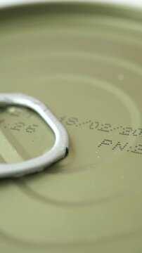 Can lid with date and numbers displayed clearly