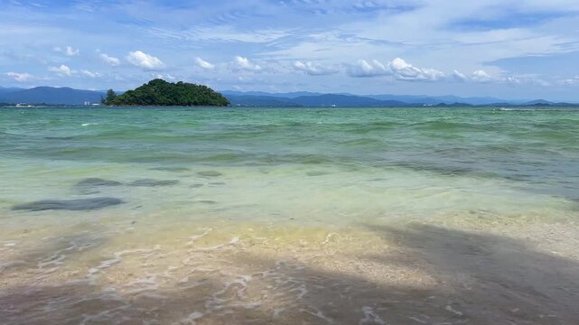 Landscapes of Manukan Island, part of the Tunku Abdul Rahman National Park in Sabah, Malaysia. Kota Kinabalu. Soft white sand. Clear turquoise water. The beach is surrounded by dense jungles. 4К