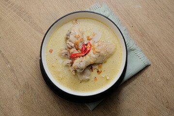 chicken curry in bowl