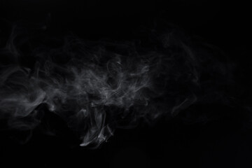 Obraz premium Wide vapor overlay with layered white smoke forming a hazy cloud across center on black, rich atmospheric fog texture for dark fantasy scenes, horror posters, cinematic lower thirds and title graphics