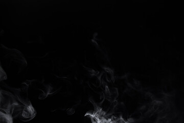 Obraz premium Subtle low-lying vapor overlay with faint white smoke spreading along bottom edge on black, understated fog texture for minimalist cinematic titles, UI backgrounds, thriller intros and dark ambient sc