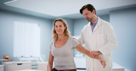 Obraz premium Male Physiotherapist Uses Shiatsu Massage Technique