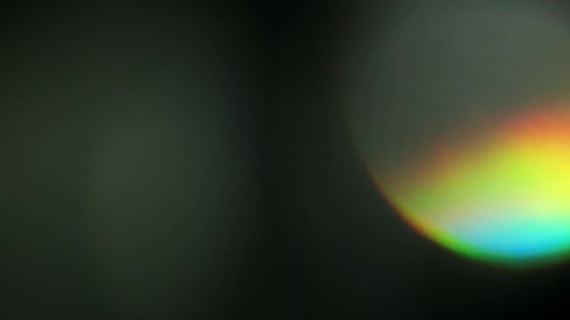 キラキラ輝く光の丸ボケ　ライトリークとレンズフレアのトランジョン　オーバーレイ素材　クリスタルのような虹色の輝き　