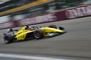 Obraz premium BAKU, AZERBAIJAN - SEPTEMBER 19, 2025: Invicta Racing driver Gabriel Bortoleto of Brazil competes in the Formula 2 Championship during the Azerbaijan Grand Prix weekend