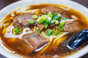 台湾料理　牛肉麺