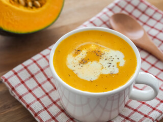 カップに入った南瓜スープ
