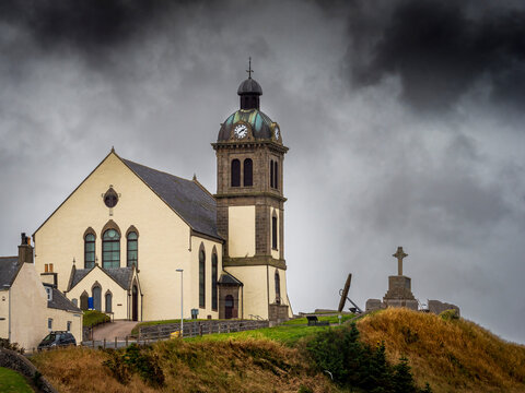 MacDuff Parish Church and War Memorial on cloudy day