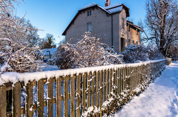 historische H&auml;user im Dorfkern von Berlin-L&uuml;bars, einem Stadtteil vom Bezirk Reinickendorf im Norden von Berlin, Deutschland
