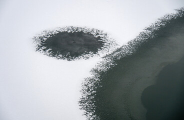 Tauwetter am vereisten Fluss