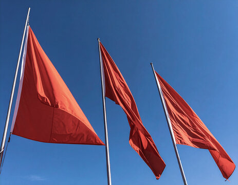 Three Red Flags Against a Clear Blue Sky
澄んだ青空にはためく三本の赤い旗