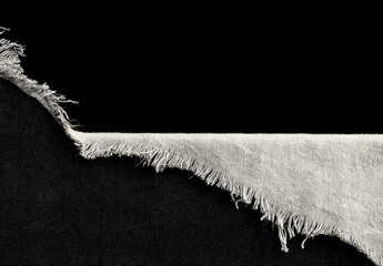 白黒の生地のエッジがコントラストと質感を生み出します