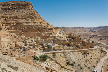 Nowe Chenini w górach Dahar,Tunezja © witan