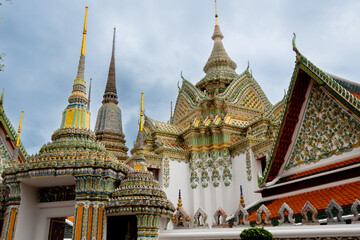 Fototapeta premium Architecture surrounding the grand War Pho temple in Bangkok, Thailand, the temple of the reclining Buddha