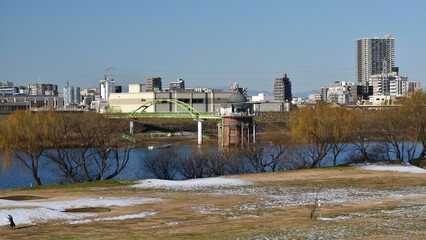 江戸川堤、金町浄水場取水塔