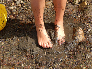 feet in mud