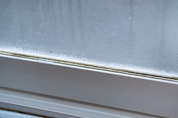 結露した窓