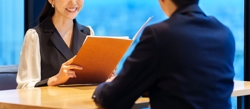 カップル　デート　レストラン　夜景