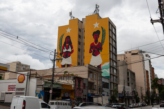 Sao Paulo, SP, Brazil - November 08 th, 2025: Mural "Tudo Nosso" by Mulambento, with the collaboration of Raoni Raoos and Fellipe Ribeiro, in the Pinheiros neighborhood.