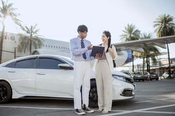 A financial adviser offers an investment plan to help a client secure a low-interest mortgage and achieve long-term prosperity.