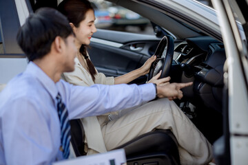 A financial adviser offers an investment plan to help a client secure a low-interest mortgage and achieve long-term prosperity.