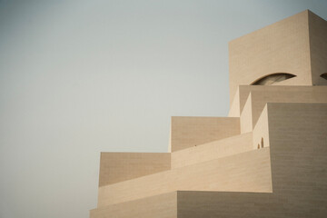 カタール・ドーハの近代的な街並みと中東の都市風景