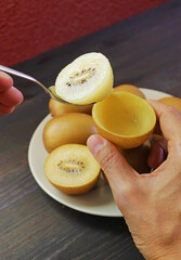 Avoid eating kiwifruit skin in people with a history of kidney stones as it is high in oxalates