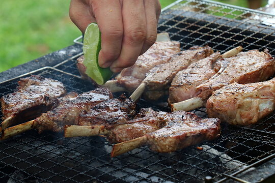 Grilled Lamb Chops with Fresh Lemon Squeeze