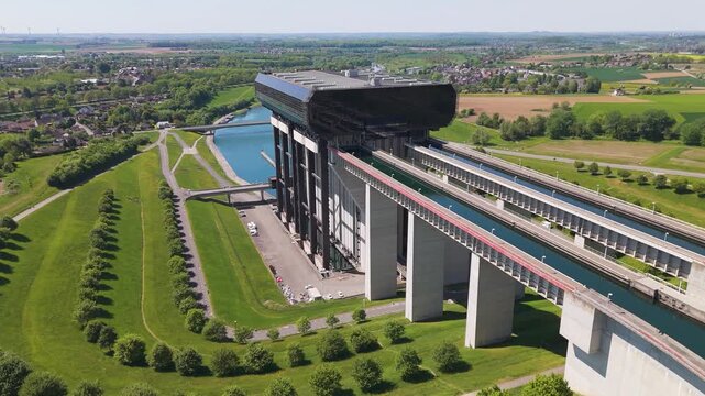 str&eacute;py thieu boat lift along surroundings vibrant environment le r&oelig;ulx hainaut belgium to from left right side front drone shot str&eacute;py-thieu 
