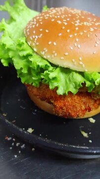 Topping Zinger Burger with Mayo &ndash; Homemade Burger Cooking Process
