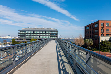 Obraz premium 横浜ハンマーヘッド 横浜港新港ふ頭