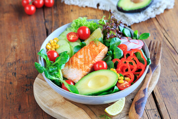 Lachs-Avocado-Bowl
