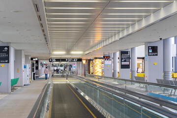 成田空港の動く歩道