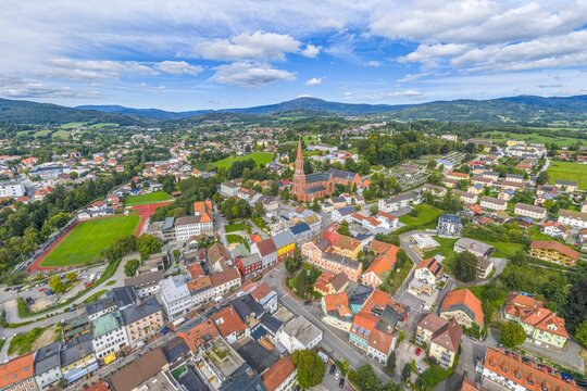 Die Glasstadt Zwiesel am Regen in Niederbayern aus der Vogelperspektive