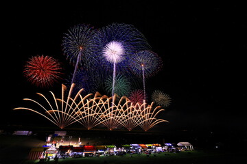 秋田県　夜空と花火