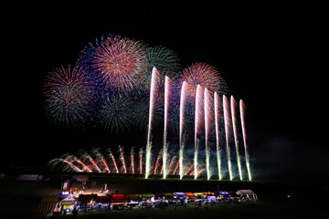 秋田県　夜空と花火