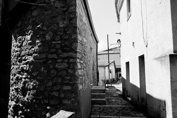 Italia in bianco e nero.Castello e borgo di Monteverde Irpino, Campania.Italia