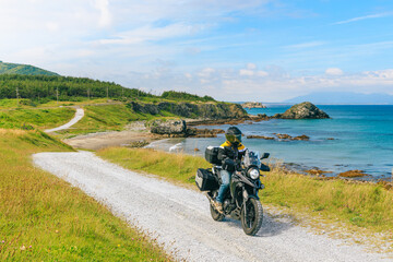 Obraz premium 東北ツーリング 尻屋埼の海とバイク