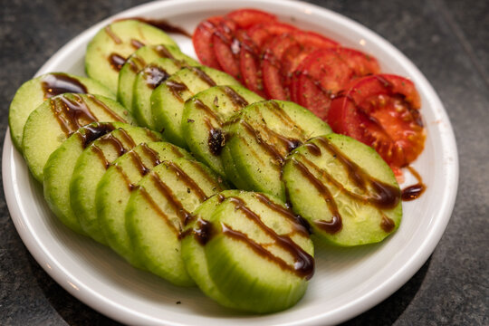 Gurken und Tomaten mit Balsamiko - Gesunder Snack